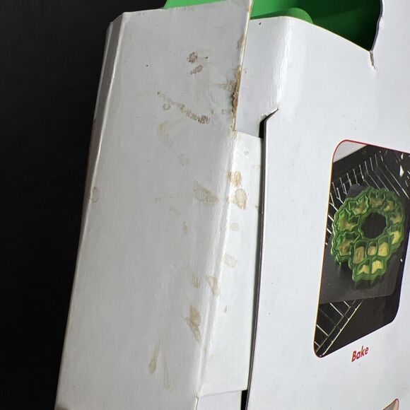 Create n Celebrate with Cupcakes Wreath Pull-a-Part Cupcake Mold Christmas  NEW! - Picture 11 of 14